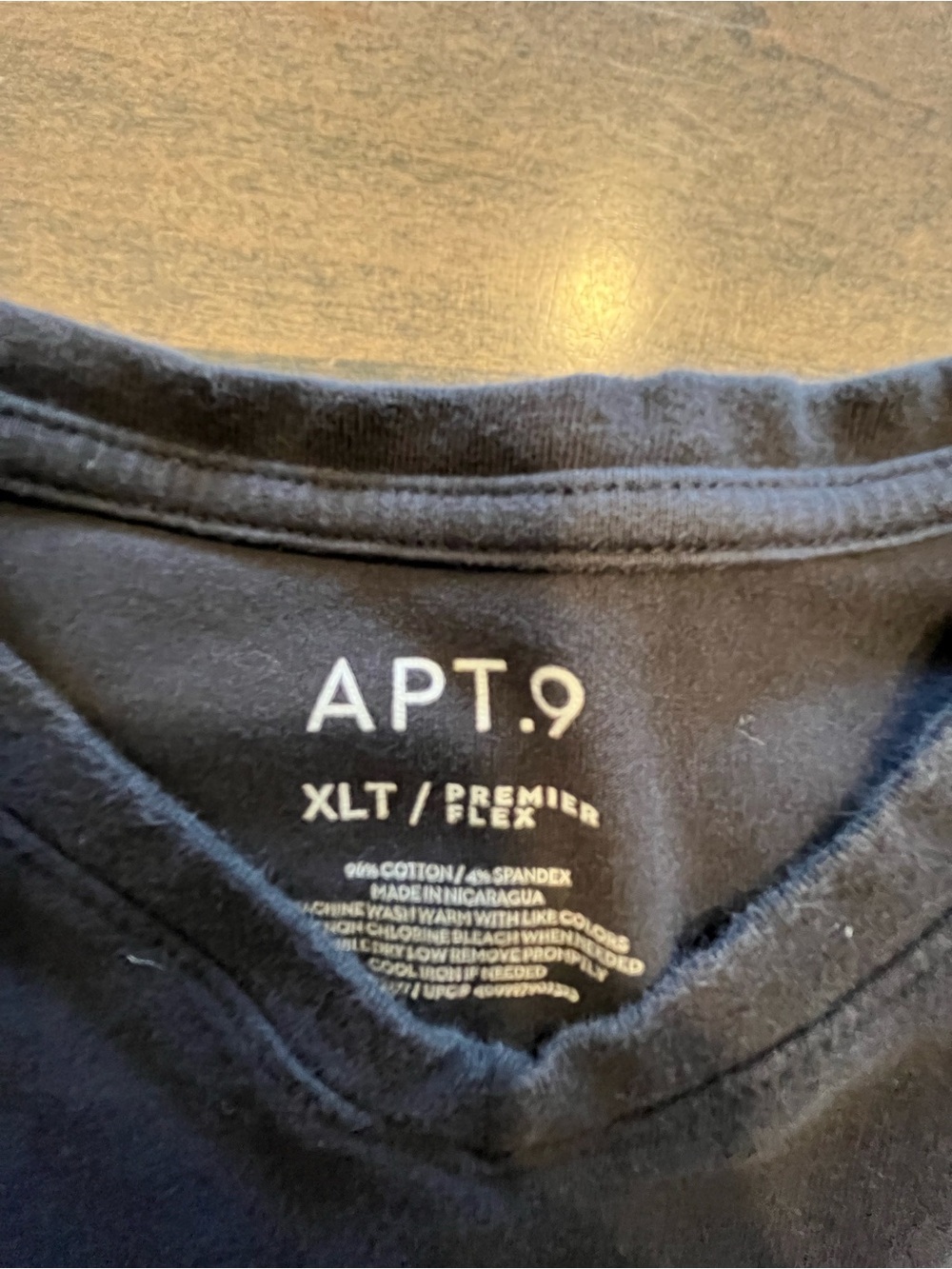 Men’s APT.9 V-neck T-Shirt 
Premier Flex 
Size XLT - Picture 3 of 5